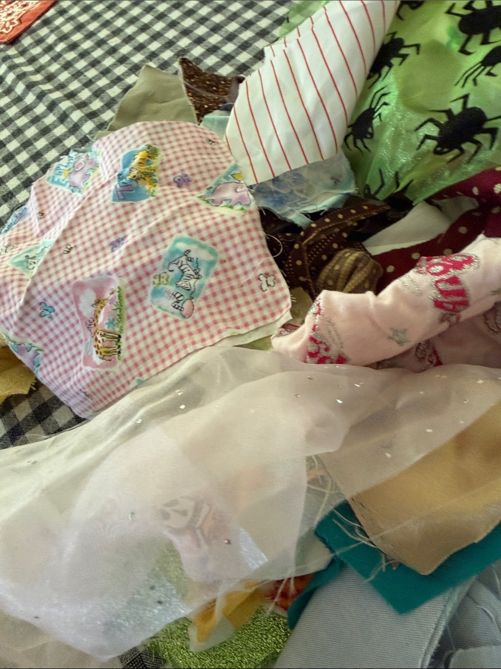 Mixed Fabric Scraps Bundle - Multi-Color Craft Pack - Picture 3 of 5